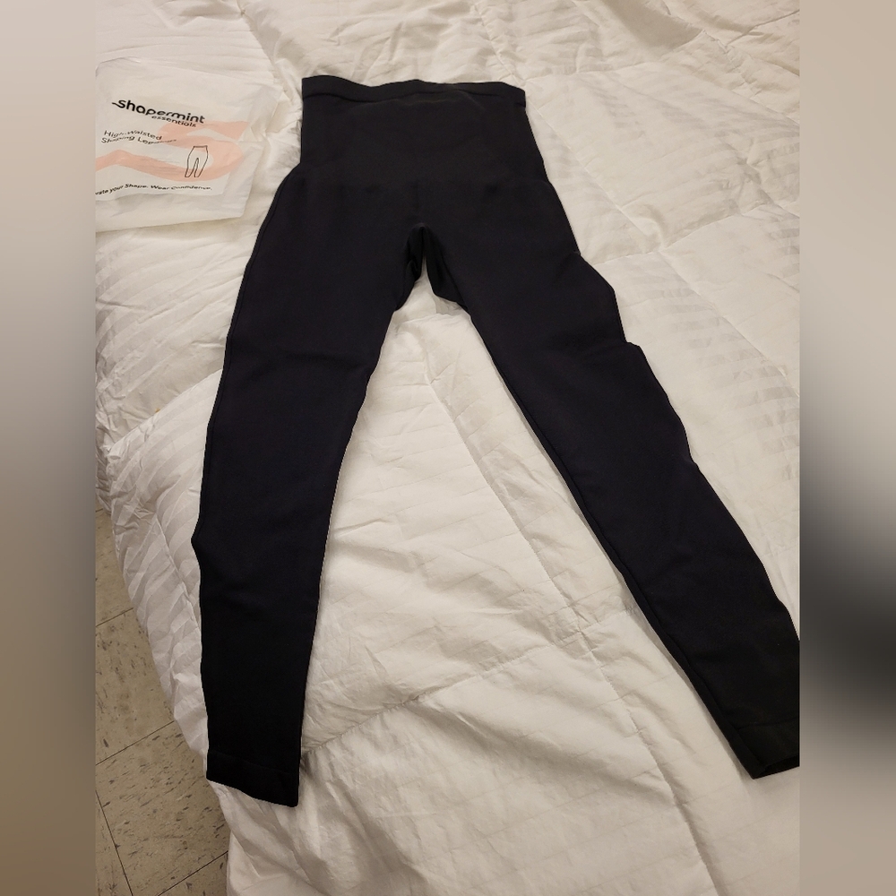 Shapermint black high-waisted shaping leggings womens medium outstanding conditi